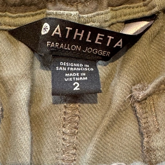 Athleta Farallon Stratum Green Camo Jogger - Picture 5 of 5
